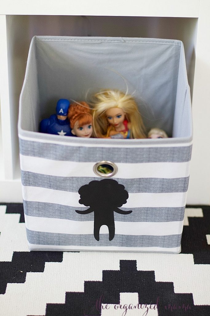 This tutorial will walk you through the steps to create fabric bin labels to keep everyone organized! #labels #organized