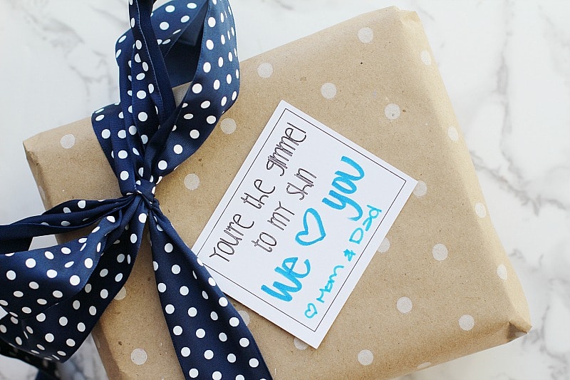 Grab these FREE printable Hanukkah gift tags to use for all eight nights! Perfect for bags, wrapped gifts, or add to cards! #hanukkah #gifttags