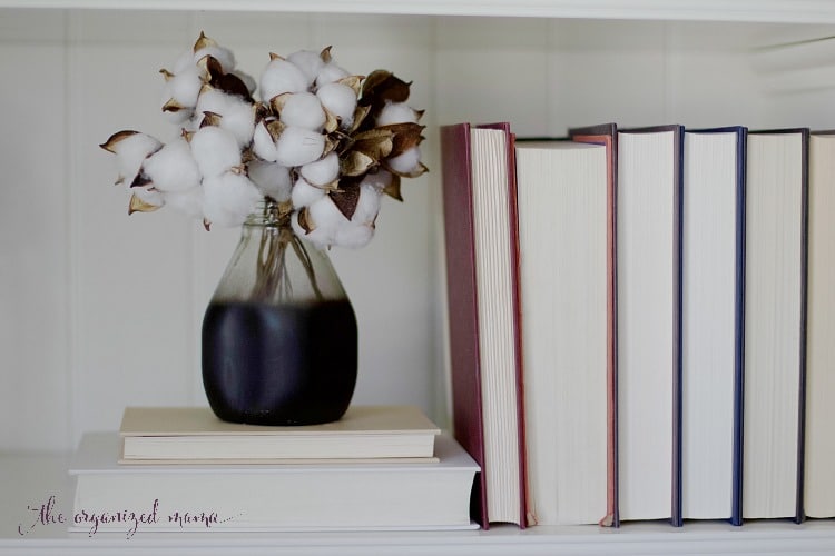 When decorating your home, you don't have to spend much to completely change a space. This living room was pulled together by minimal styling and only items that were found around the house for the one room challenge! #minimalist #minimal #decor