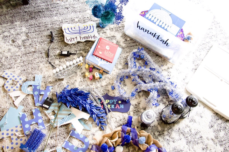 Learn tips for professoinal organizer on how to store holiday decorations using the KonMarie Method. Find what really sparks joy with your decor. #holidaydecor #storage