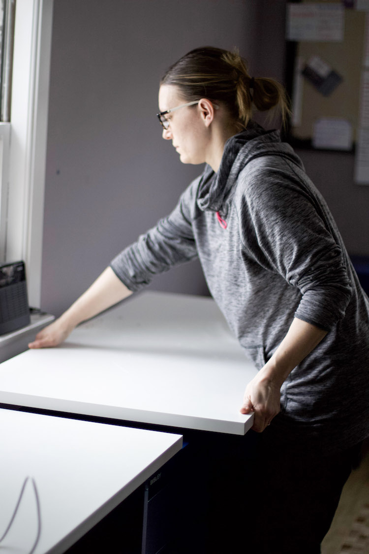 Professional Organizer, The Organized Mama, shares tips she has learned over the years for how to create desk office organization for any office space! #homeoffice #deskofficeorganization #longdesk