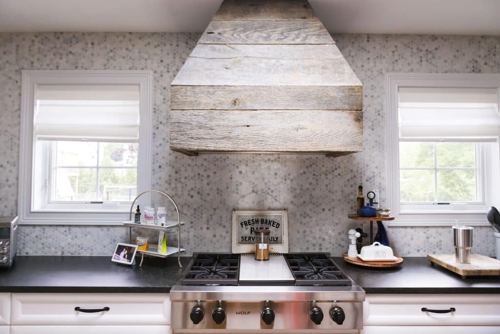 kitchen without cabinets on top