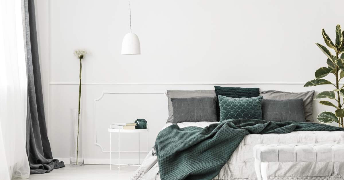 keeping bedroom organized